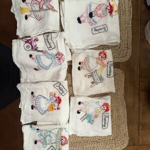 30$ Vintage Embroidered Day of the Week kitchen Towels 28x28
